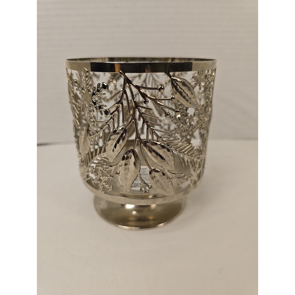 Bath & Body‎ Works Silver Chrome Snowflakes Pedestal 3 Wick Candle Holder - Picture 1 of 5